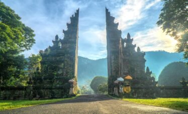 Stunning view of the Handara Gate in Bali with mountains and lush greenery.